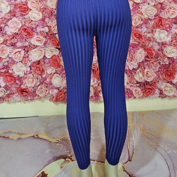 Two-piece Set(Purple)(NWT) - Picture 3 of 11